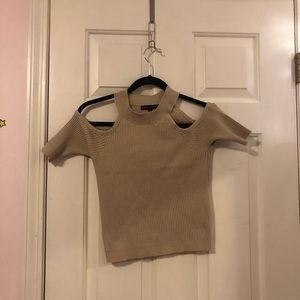 ✨ 3 for $25✨ Cut out top